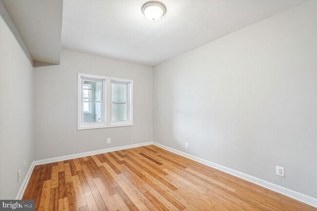 Building Photo - 1222 Meigs Pl NE