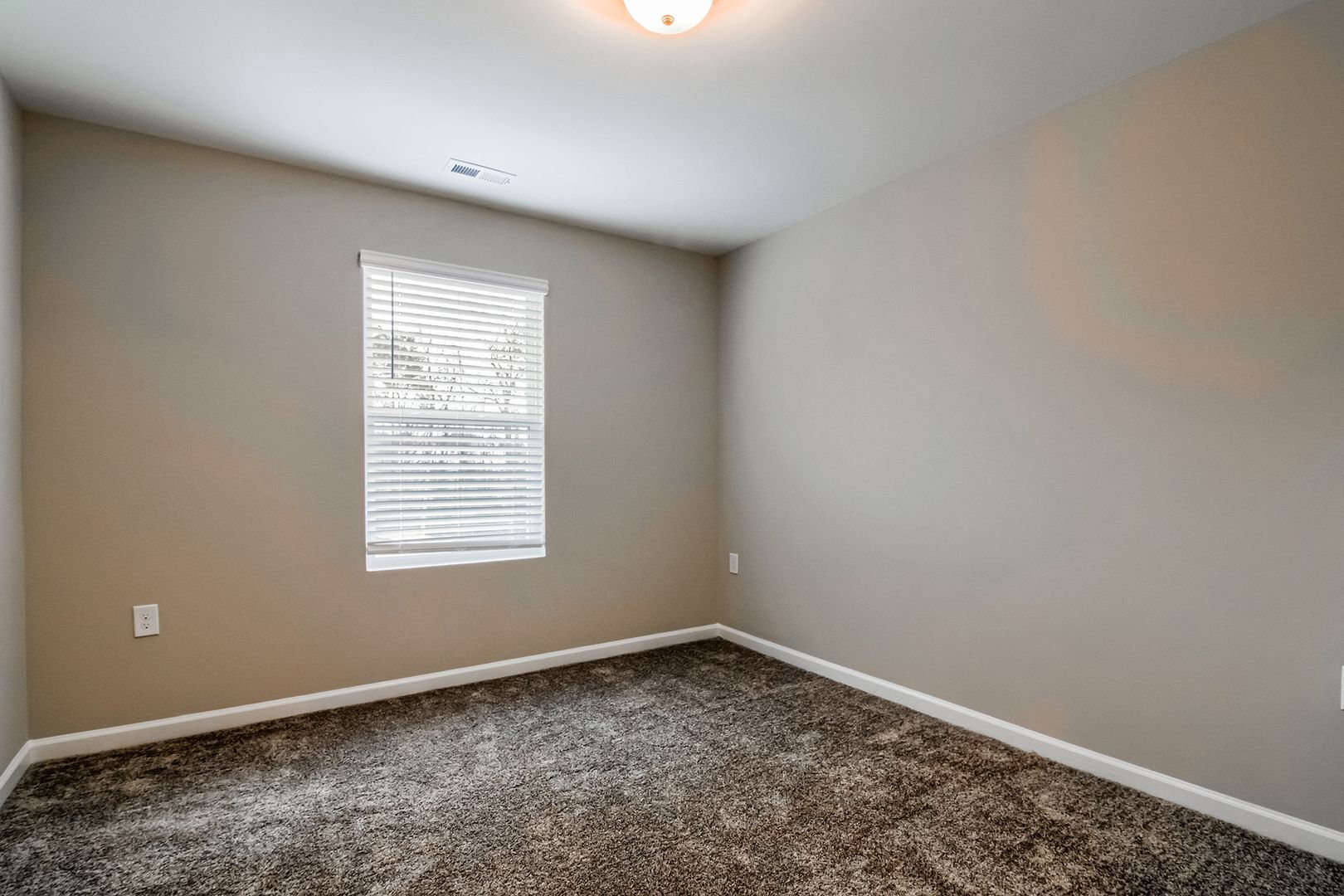 Building Photo - 3917 Eccles Ln
