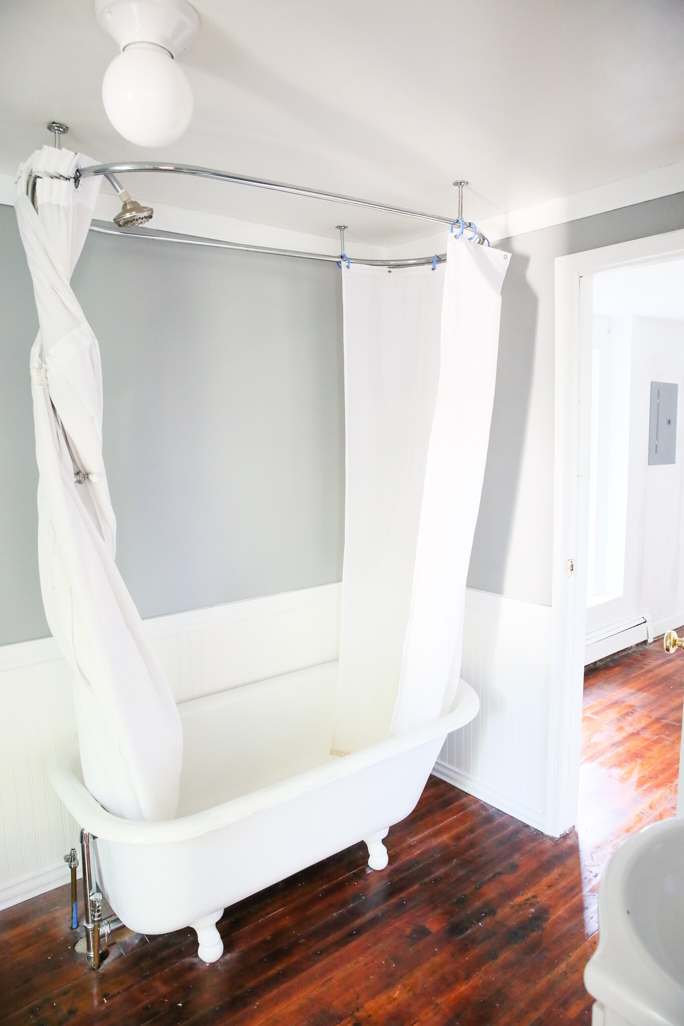 Claw Foot Tub - 16 Russell Street