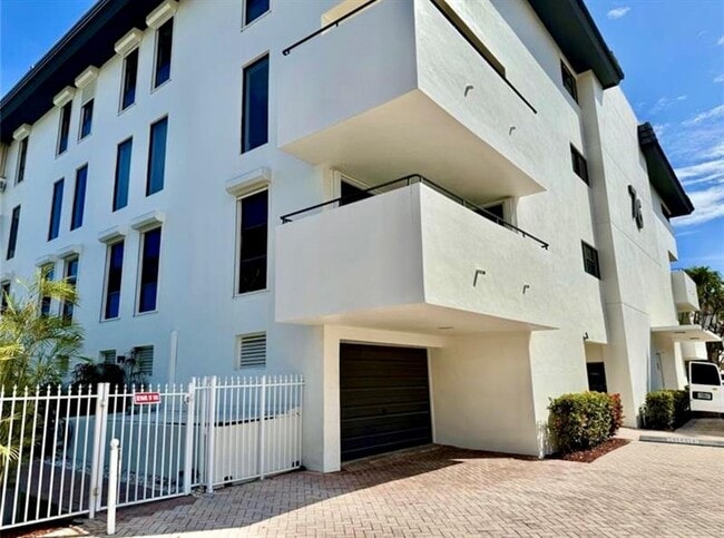 Building Photo - 76 Isle of Venice Dr