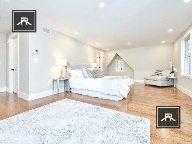 Building Photo - 3 bedroom in Brighton MA 02135