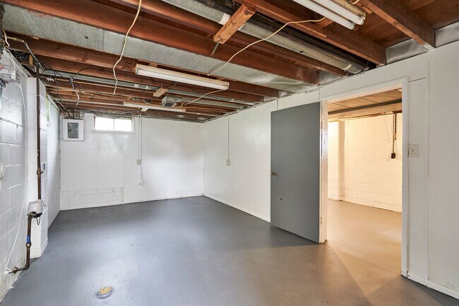 Building Photo - Charming 3-Bed Home with New Kitchen, Fresh Finishes & Big Backyard on a Quiet Dead-End Street