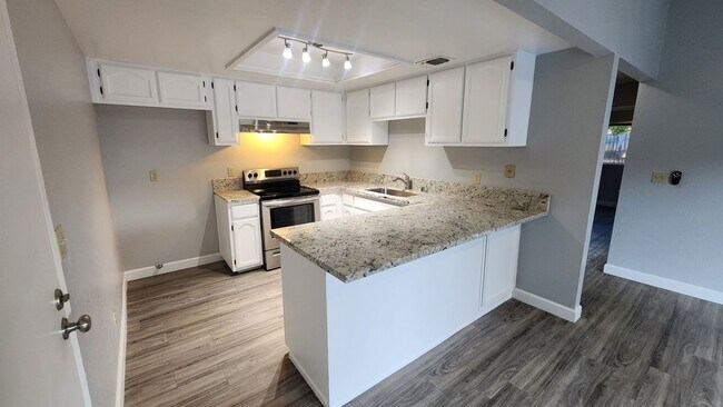 Building Photo - 2585 Duet Dr