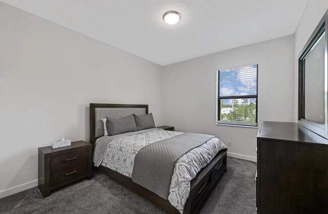 Guest Bedroom - 4637 Silver Saw Ln