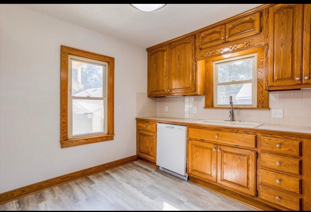 Building Photo - 1422 S Laura Ave