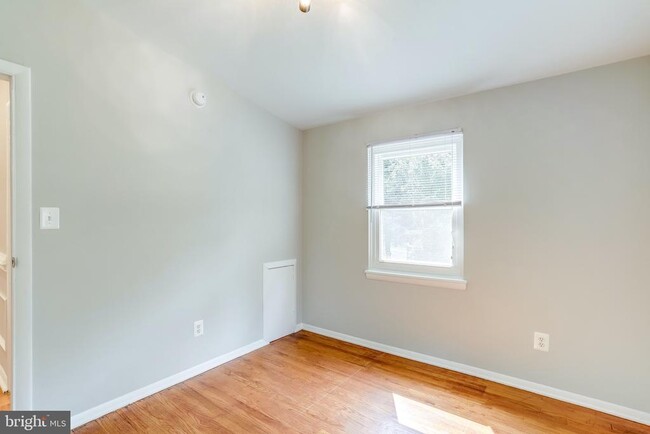 Building Photo - 8424 Hayden Ln