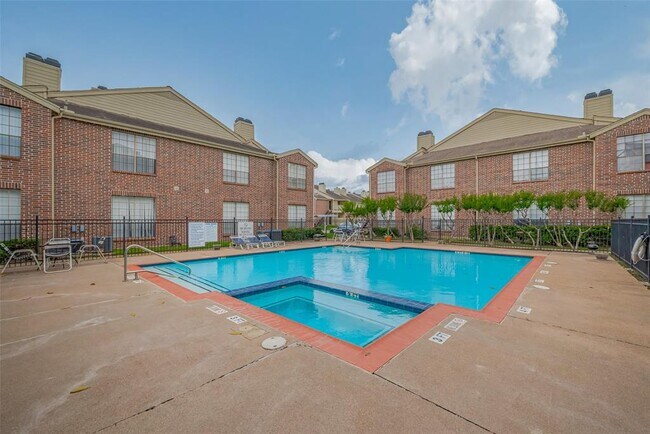 Building Photo - 2121 El Paseo St