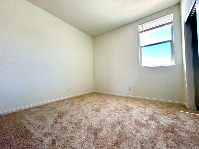 Building Photo - Brand new Townhome!   Summerlin Grand Park Village
