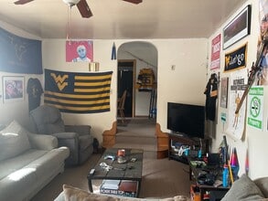 Building Photo - 3 Bedroom House located in Evansdale - Available 08/05!