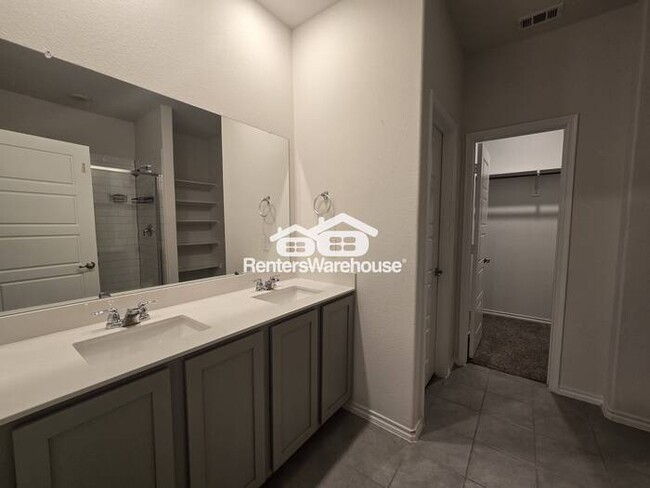 Building Photo - FOR RENT - MOVE IN READY - 4beds 2baths