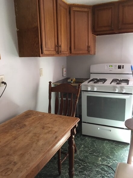 Stove & Cabinets - 22 W Bloomingdale St