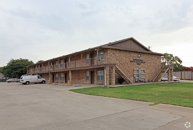 Primary Photo - Thunderbird Apartments