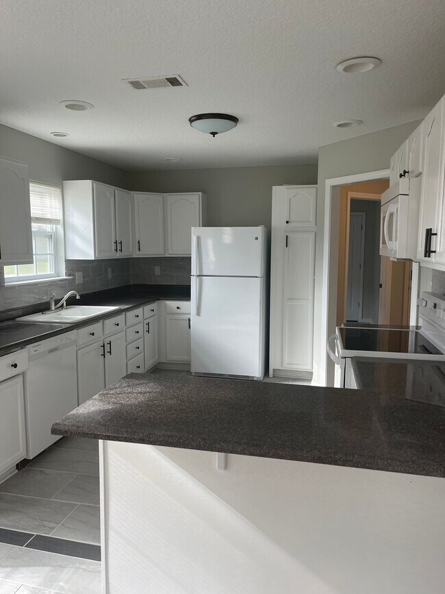 Building Photo - 267 Windridge Dr