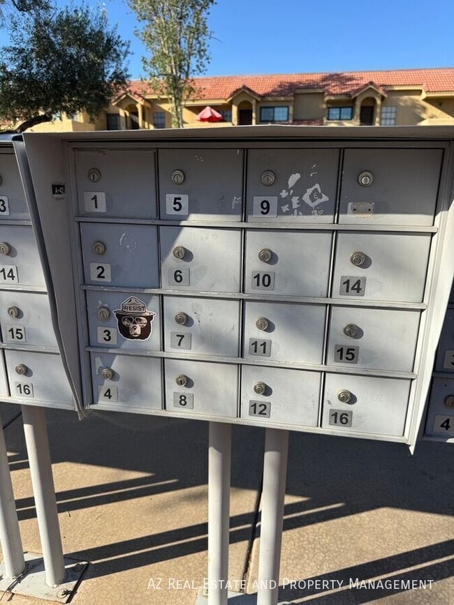 Building Photo - 1126 W Elliot Rd