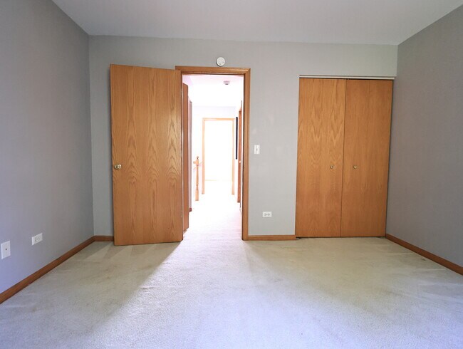 Building Photo - 2607 Oak Tree Ln