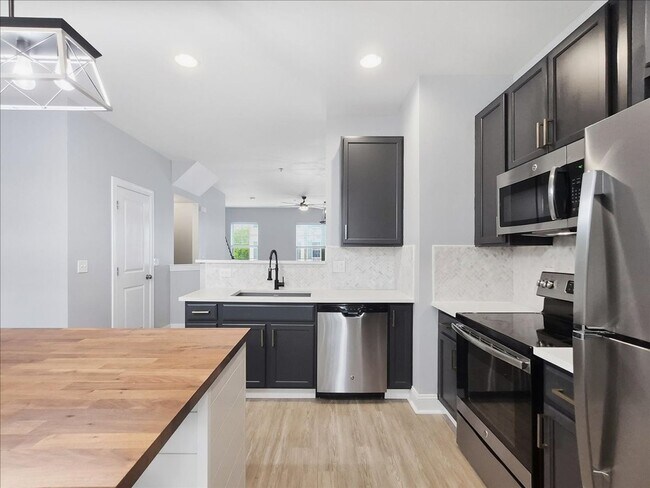 Building Photo - 1526 Brookstone Pl