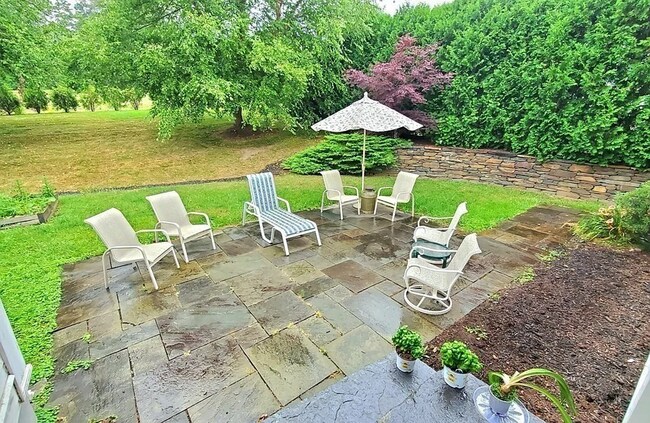 Building Photo - 14 Gray St