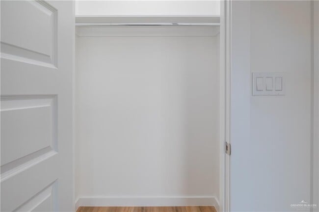 Building Photo - 25 Warbler Ave