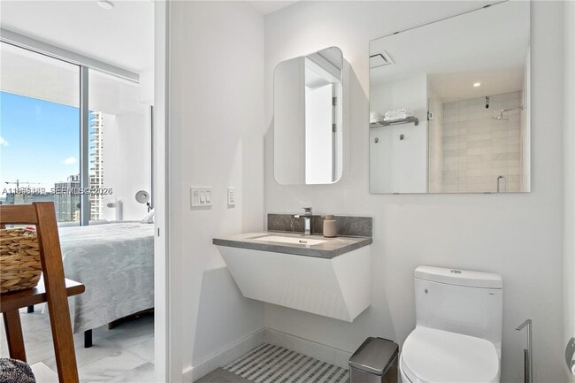 Building Photo - 700 NE 26th Terrace