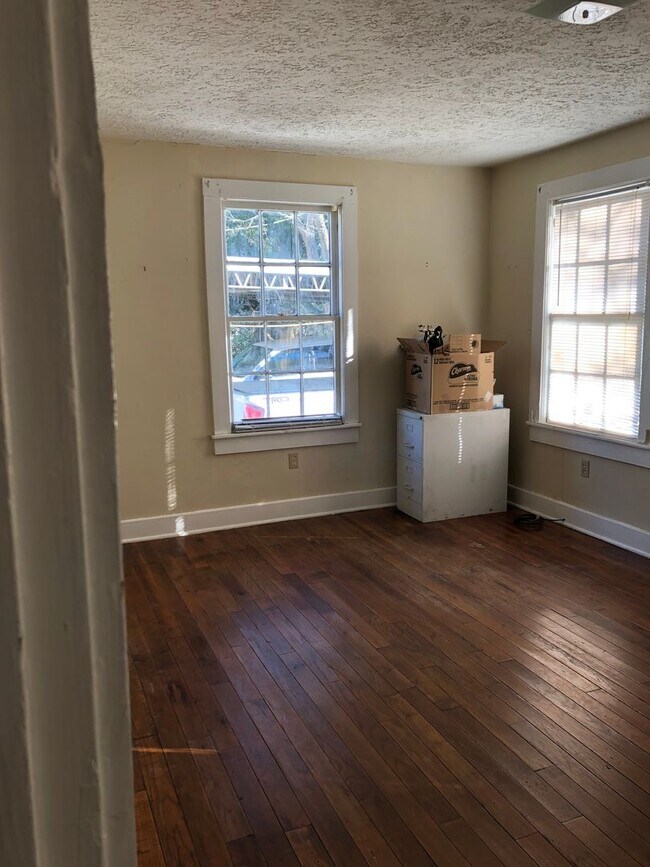 Building Photo - cute house