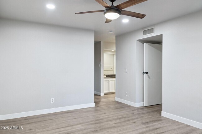 Building Photo - 7950 E Starlight Way