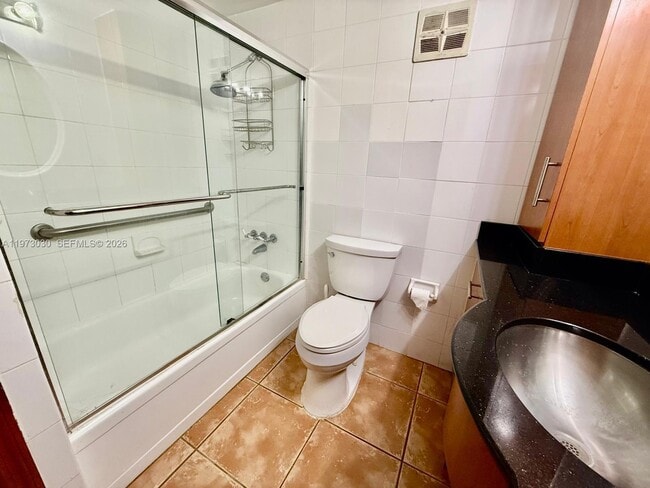 Building Photo - 2539 S Bayshore Dr