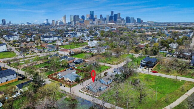 Building Photo - Historic Houston Charm with Modern Comfort Built In
