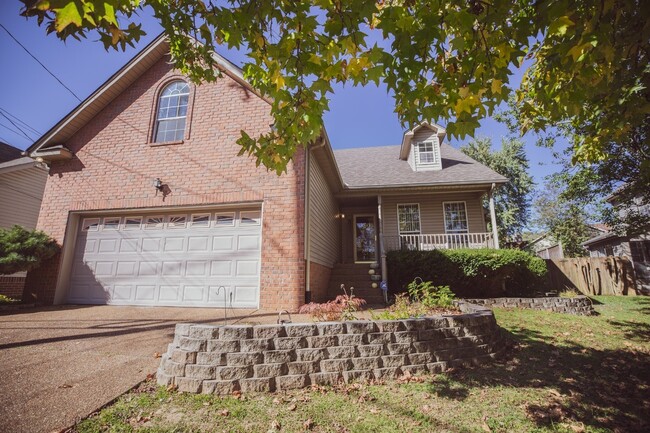 Building Photo - 1104 Crestfield Dr