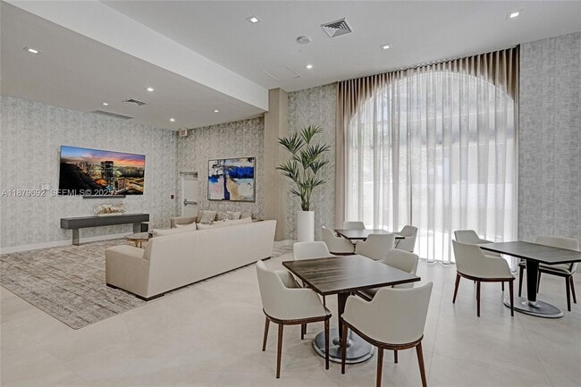 Building Photo - 3640 Yacht Club Dr