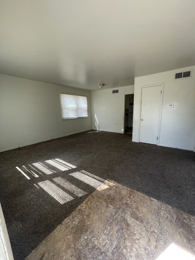 Building Photo - 2-Bedroom, 1 Bathroom Apartment Available ...