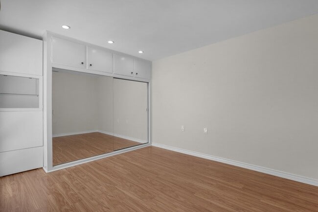 Building Photo - 479 Calle Cadiz