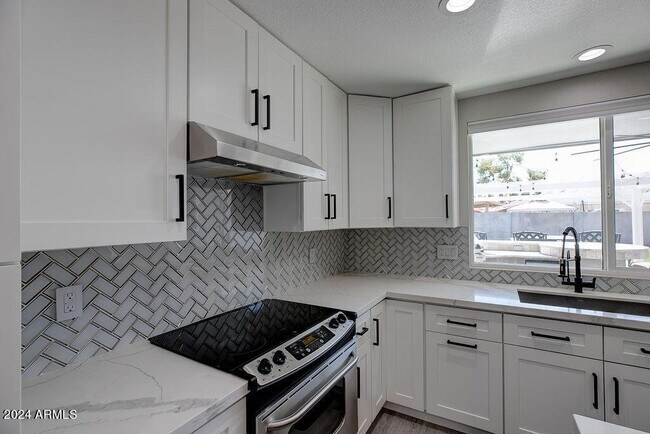 Building Photo - 917 N 87th Pl