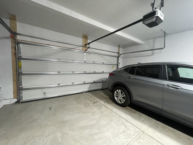 Building Photo - 156 Babbling Brk Dr