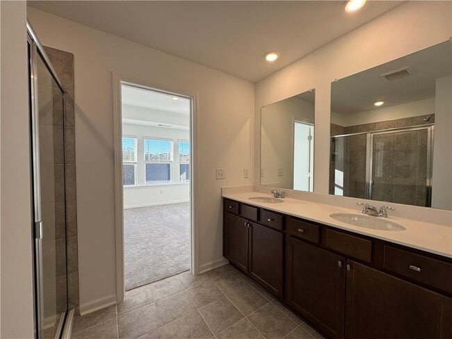 Building Photo - 516 Meadows Ln