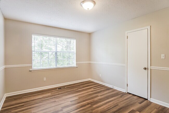 Building Photo - 1724 Sonia Dr