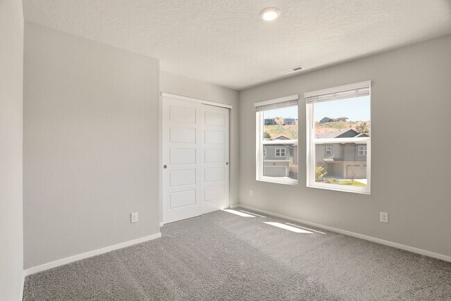 Building Photo - Beautiful Liberty Lake DR Horton Home!