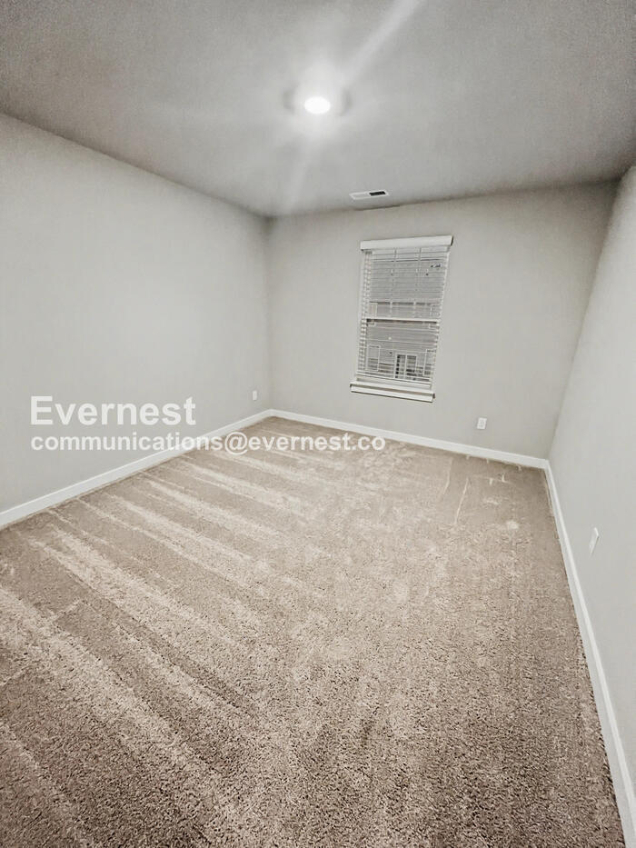 Building Photo - 710 Mickelson Wy