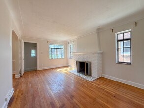 Building Photo - Newly Renovated 3 Bed 1 Bath Westside Home!