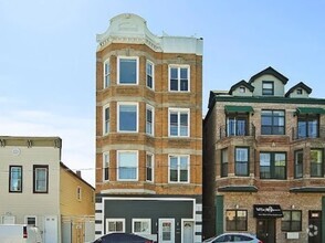 Building Photo - 1946 S Racine Ave