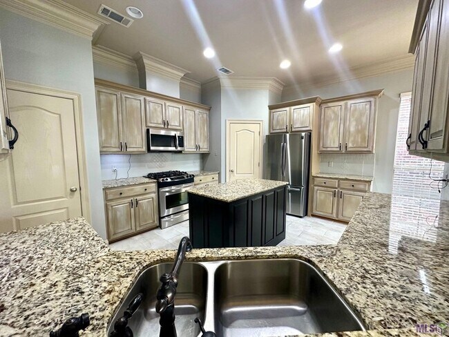 Building Photo - 39339 Magazine Ave