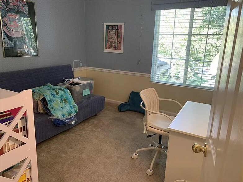 Building Photo - 3350 Via Verde Terrace