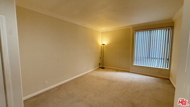 Building Photo - 910 S Bedford St