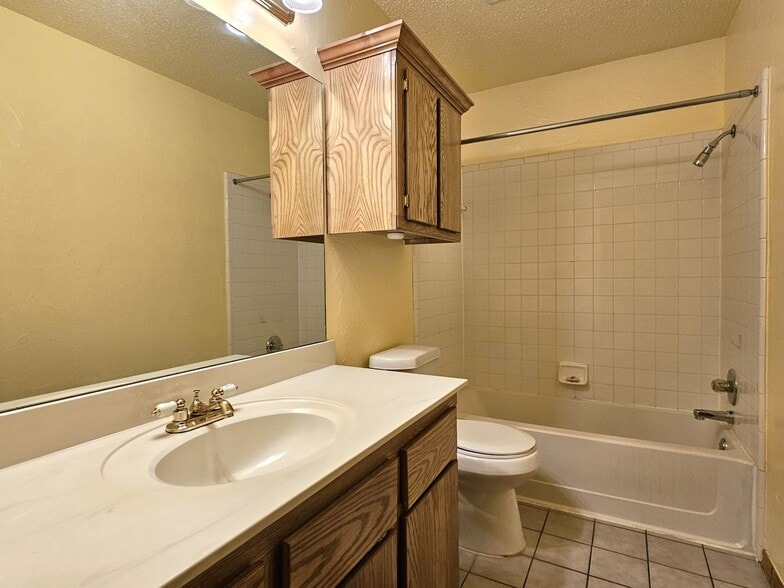 Building Photo - 205 N Eastgate Dr