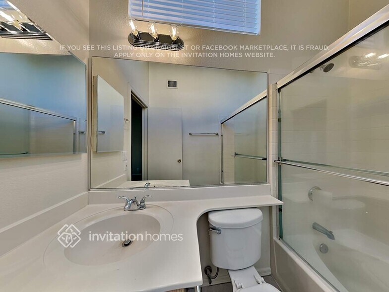 Building Photo - 8812 W Holly St