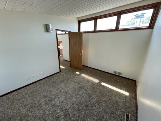 Building Photo - 661 W Lakeshore Dr