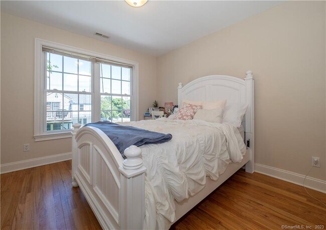 Building Photo - 1023 Black Rock Tpke