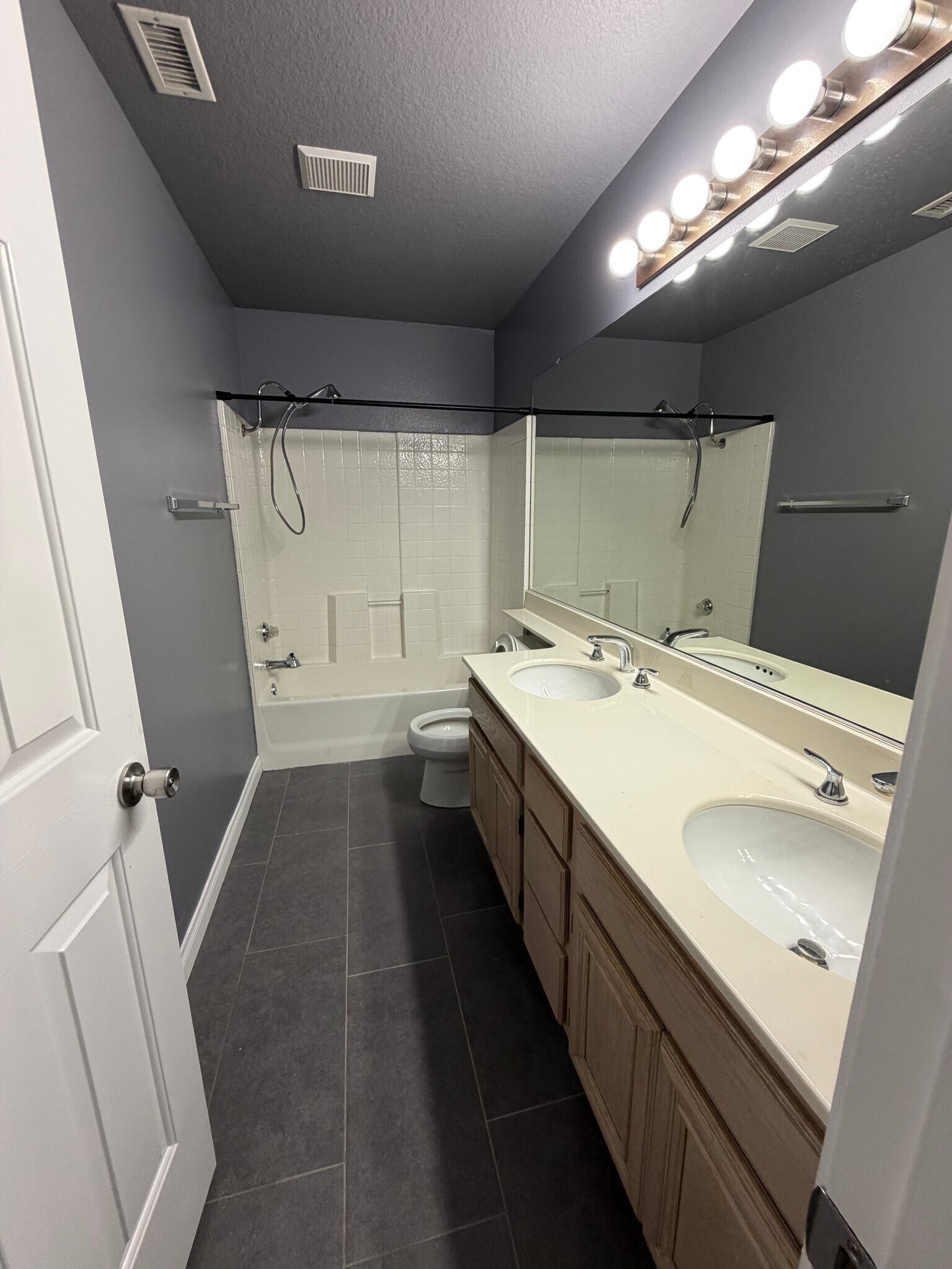Building Photo - 24056 Golden Pheasant Ln
