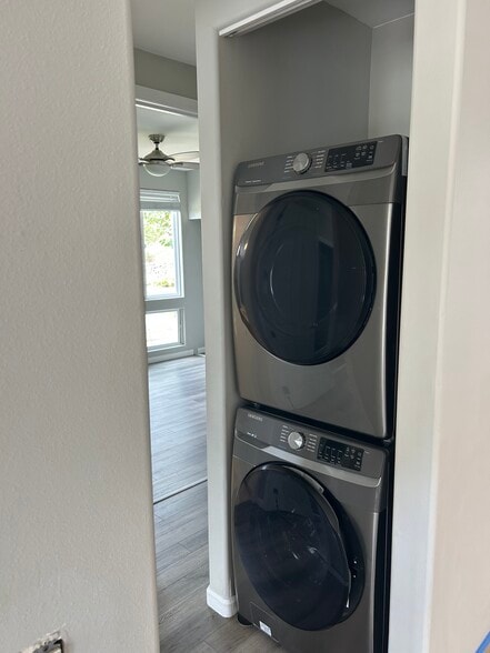 Full size front load washer/dryer - 75-6009 Alii Dr