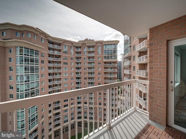 Building Photo - 3101 N Hampton Dr