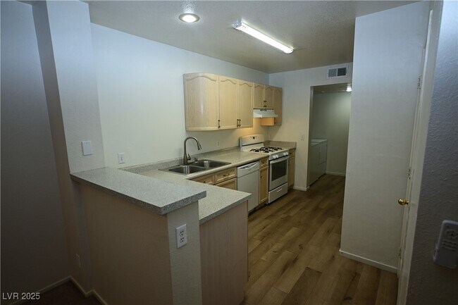 Building Photo - 8465 Blue Island Ave